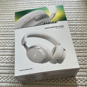 Bose QuietComfort Ultra Headphones - Sleek White